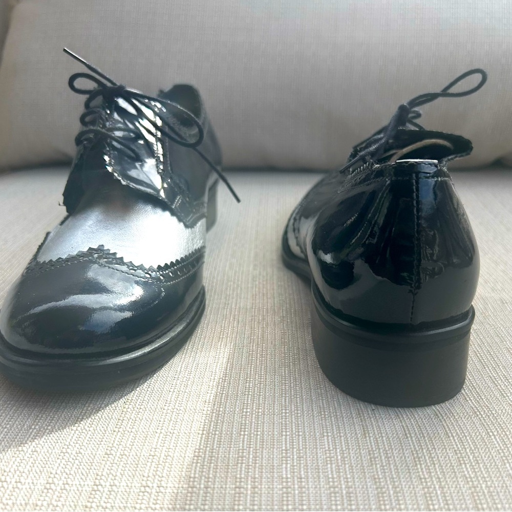 Black Patent Leather and Silver Oxford Shoes, size 8 (EU 38) - Picture 2 of 4
